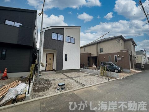 藤沢市鵠沼松が岡2丁目　新築戸建　全３棟の外観|3月2日撮影　外構工事中　現地外観