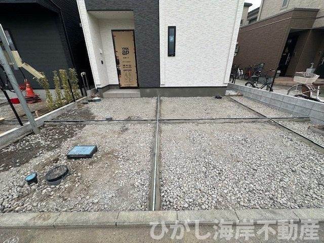 藤沢市鵠沼松が岡2丁目　新築戸建　全３棟の駐車場|3月2日撮影　外構工事中　駐車スペース