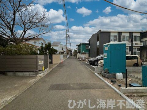 藤沢市鵠沼松が岡2丁目　新築戸建　全３棟の前面道路含む現地写真|3月2日撮影　外構工事中　現地外観