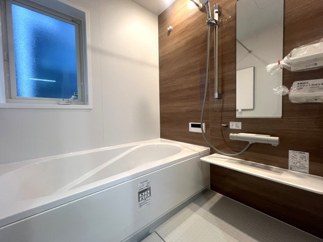 10分以内よ！小中学校！！休日に行けるよ！ズーラシア！！【旭区川井本町新築戸建】の浴室|きれいなお風呂です