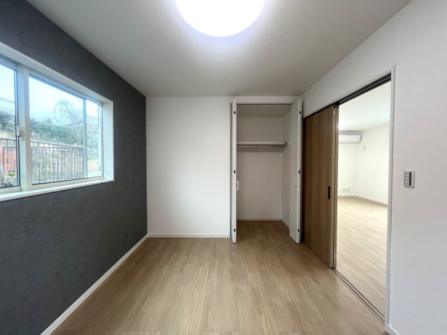 10分以内よ！小中学校！！休日に行けるよ！ズーラシア！！【旭区川井本町新築戸建】の洋室|ゆったりした洋室です