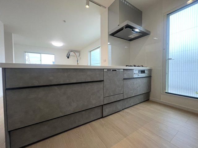 10分以内よ！小中学校！！休日に行けるよ！ズーラシア！！【旭区川井本町新築戸建】のキッチン|きれいなキッチンです