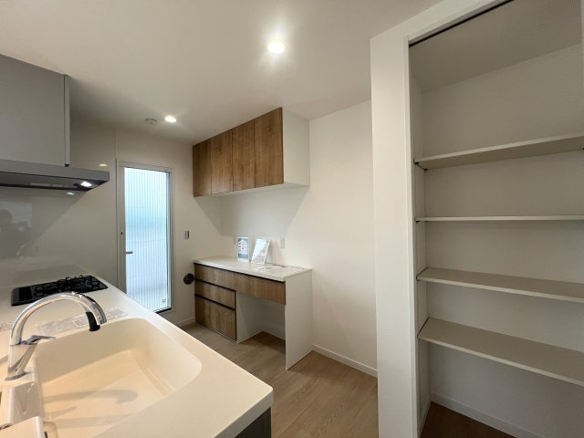 10分以内よ！小中学校！！休日に行けるよ！ズーラシア！！【旭区川井本町新築戸建】のキッチン|お料理しやすいキッチンです