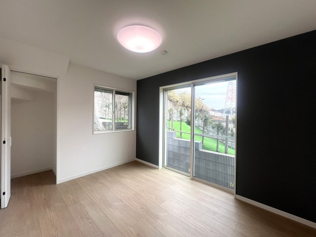 10分以内よ！小中学校！！休日に行けるよ！ズーラシア！！【旭区川井本町新築戸建】の洋室|コンパクトで使いやすい洋室です