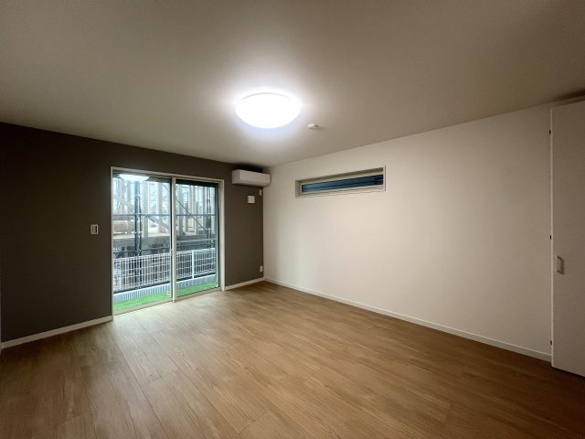 10分以内よ！小中学校！！休日に行けるよ！ズーラシア！！【旭区川井本町新築戸建】の洋室|個人の部屋や寝室として使える洋室です