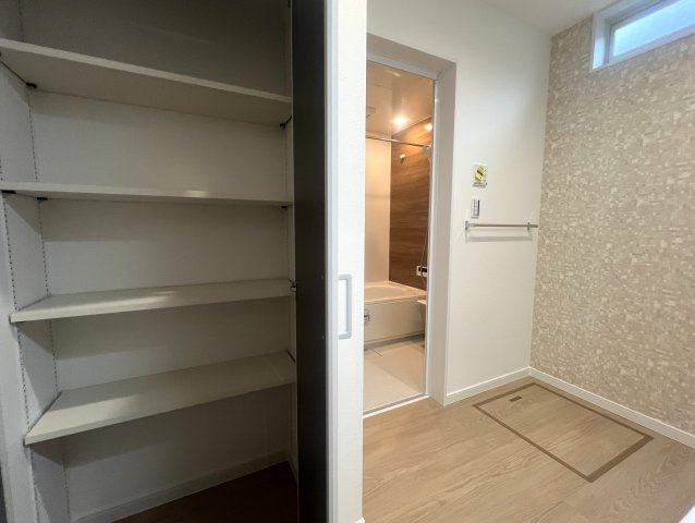 10分以内よ！小中学校！！休日に行けるよ！ズーラシア！！【旭区川井本町新築戸建】の収納|大きなスペースがあり、収納には困りません