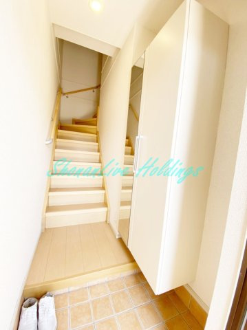 グランソレイユ　ウエストの玄関|人気の階段付きタイプ・大型シューズボックス付き