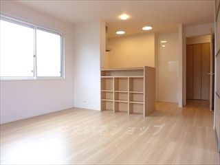 広島市安佐北区可部南１丁目のアパートの居間・リビング|人気の対面キッチン