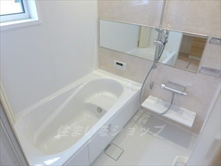 広島市安佐北区可部南１丁目のアパートの浴室|追い焚き・窓あり