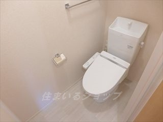 広島市安佐北区可部南１丁目のアパートのトイレ|シャワートイレ・収納棚あり