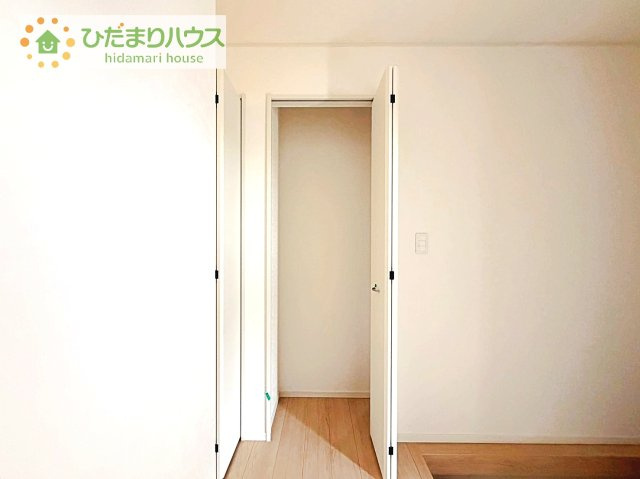 【収納】 | 取手市新町第13　新築戸建　1号棟 | 玄関すぐにも収納がございます。
