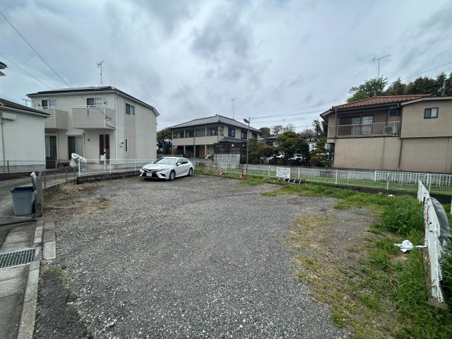 ヴィラシェリーの駐車場