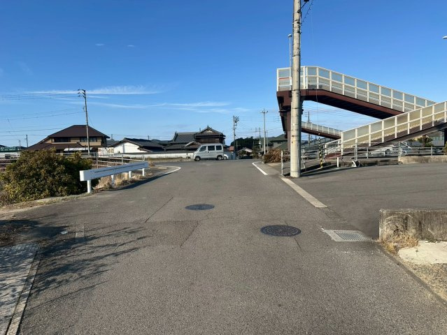 星原町　売土地の前面道路含む現地写真