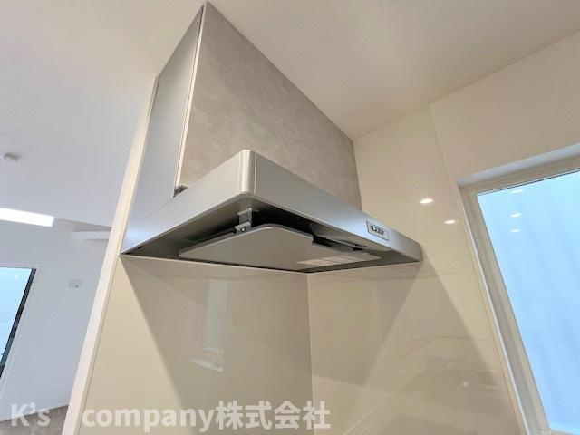 ◎高座郡寒川町小谷1丁目　新築戸建　C号棟のキッチン|レンジフード♪