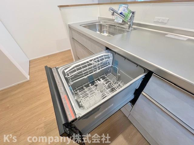 ◎高座郡寒川町小谷1丁目　新築戸建　C号棟のキッチン|時間短縮に便利な食洗機付き◇◇