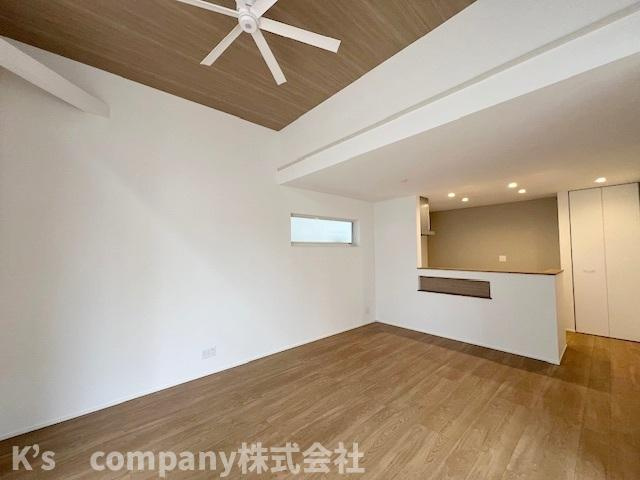 ◎高座郡寒川町小谷1丁目　新築戸建　C号棟の居間・リビング|シーリングファン付リビング◇◇
