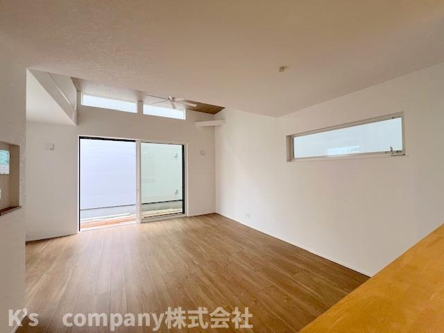 ◎高座郡寒川町小谷1丁目　新築戸建　C号棟の居間・リビング|キッチンからみたリビングスペース◇◇