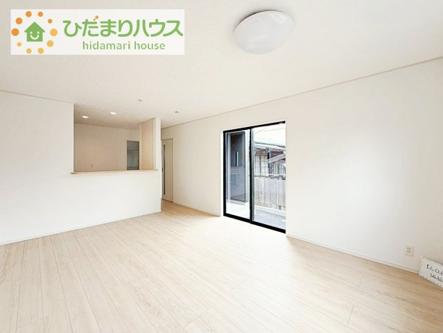【居間・リビング】 | 取手市新町第13　新築戸建　2号棟 | お子様が元気に遊べる広々としたリビングです！