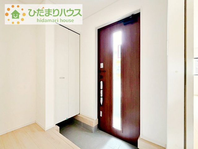 【玄関】 | 取手市新町第13　新築戸建　2号棟 | スニーカーマニアも納得の天井まであるシューズボックス!(^^)!