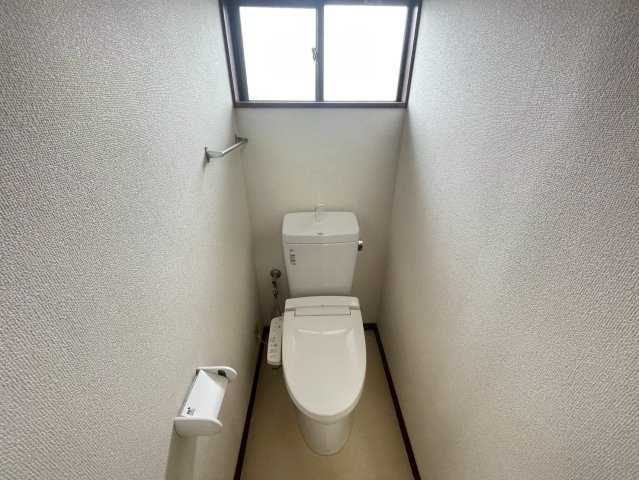 ハイム清芳　宅配BOX　角部屋　陽当たり良好　独立洗面台のトイレ