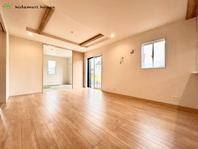 桶川市末広3丁目5期　新築戸建　ブルーミングガーデン01の居間・リビング
