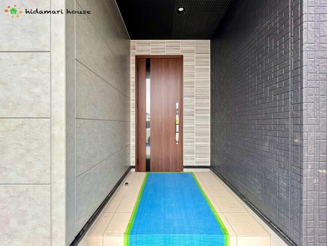 桶川市末広3丁目5期　新築戸建　ブルーミングガーデン01の玄関