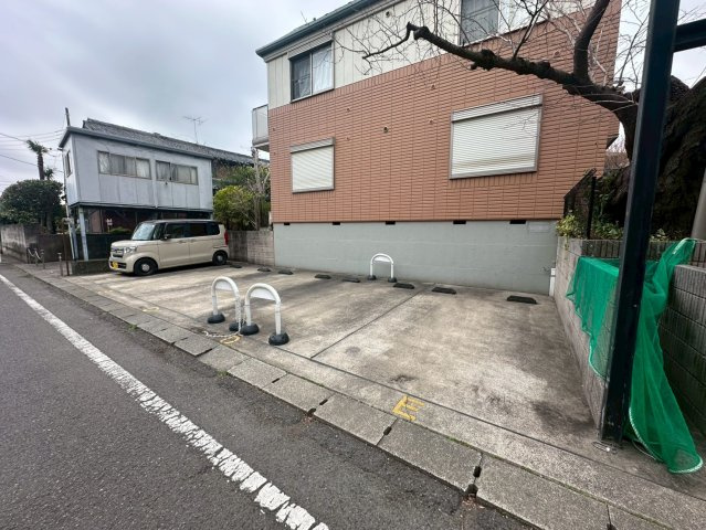 メゾン　スリジエの駐車場