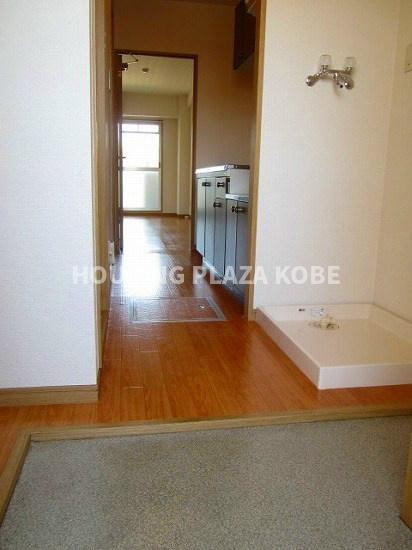 アートプラザ神戸西の玄関