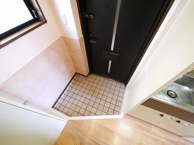 シティパレスあやめ池Ｐ８の玄関|明るい玄関です