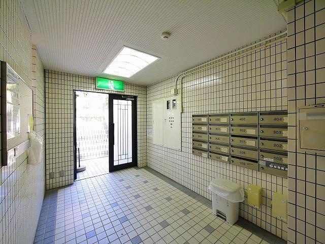 シティパレスあやめ池Ｐ８のエントランス|清潔なエントランスです