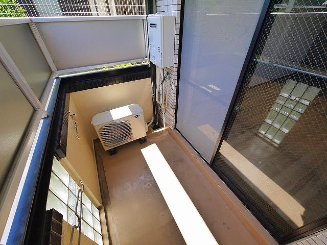 シティパレスあやめ池Ｐ８のバルコニー|外からの目が気にならないバルコニーで洗濯物が干せます