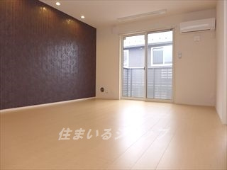 広島市安佐北区落合１丁目のアパートの居間・リビング|人気の対面キッチン・エアコン付き