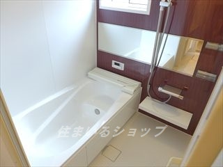 広島市安佐北区落合１丁目のアパートの浴室|追い焚き・窓あり