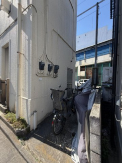 【エントランス】 | 高井戸東３丁目ビル | 駐輪スペース（建物ヨコ）