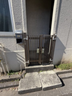 【エントランス】 | 高井戸東３丁目ビル | 2-3階住戸（メゾネット）への入り口です。