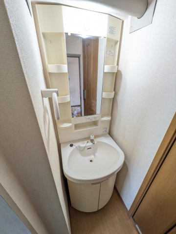 日吉第3コーポB棟の独立洗面台