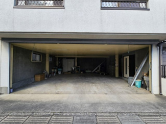 【駐車場】 | 東久留米市滝山七丁目 ガレージ付中古戸建 | 愛車だけでなく、お仕事道具や荷物、その他屋内でスポーツなどの練習もできそうですね