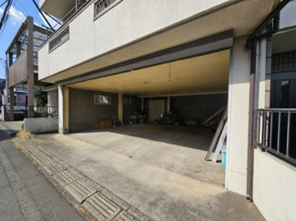 【駐車場】 | 東久留米市滝山七丁目 ガレージ付中古戸建 | ガレージ付きなので、大切な愛車を盗難や雨風から守ります