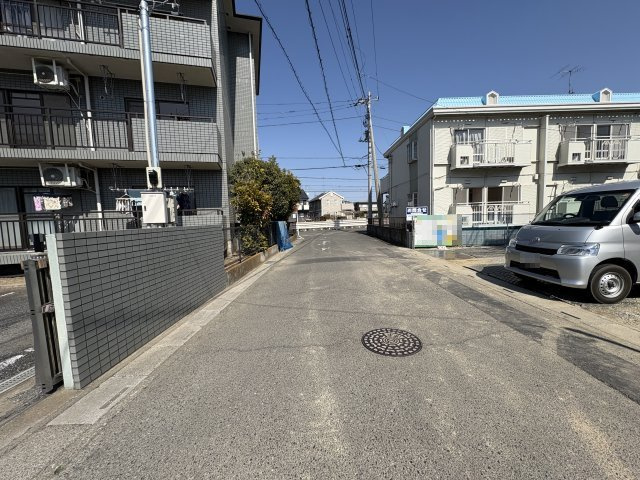【前面道路含む現地写真】 | 熊谷市久下1丁目　新築戸建　全10棟　3号棟