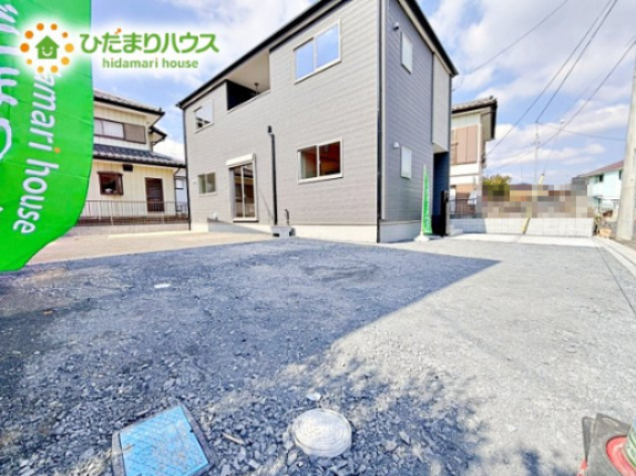 【駐車場】 | 笠間市吉岡第1　新築戸建 | 整備された駐車場で、マイカーを気兼ねなく洗車できますね