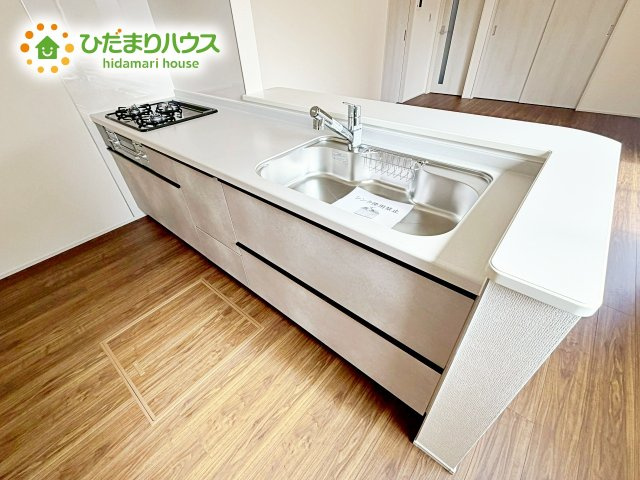 【キッチン】 | 笠間市吉岡第1　新築戸建 | 最新のシステムキッチンでお料理がはかどります。大容量収納も魅力です。