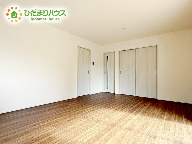 【居間・リビング】 | 笠間市吉岡第1　新築戸建 | 家族団らんの時間も増えそうな、日当たり良好＆くつろぎのLDK