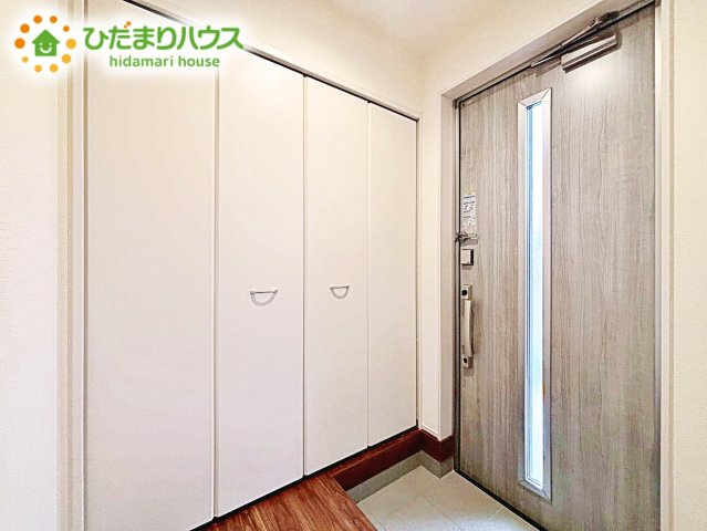【玄関】 | 笠間市吉岡第1　新築戸建 | 丁度良い靴箱のサイズ♪これだけあれば家族全員の靴がしまえてスッキリ(^O^)