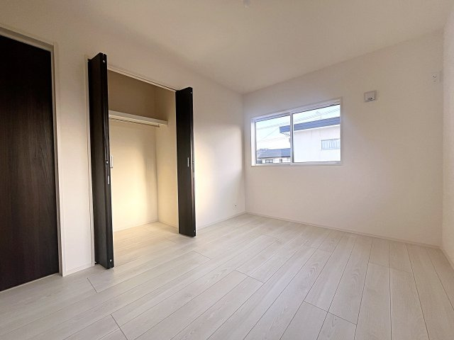 新築戸建・新築建売　福島市南沢又下並松　北沢又小・信陵中の洋室|6帖の洋室　全居室収納完備でお部屋の中もスッキリです！