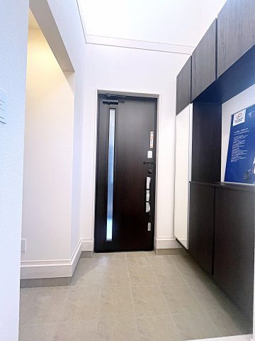 新築戸建・新築建売　福島市南沢又下並松　北沢又小・信陵中の収納|シューズボックスには全身鏡がついているので、お出かけ前の身だしなみチェックもバッチリです！