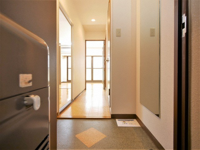 大阪市淀川区西宮原２丁目の賃貸マンションの玄関