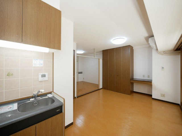 大阪市淀川区西宮原２丁目の賃貸マンションの居間・リビング