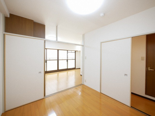 大阪市淀川区西宮原２丁目の賃貸マンションの居間・リビング