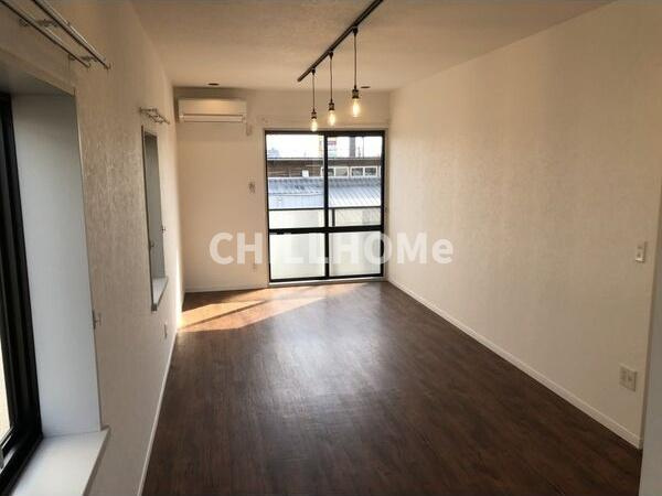 プレステージ Bの居間・リビング|当社、チルホームのHPもご覧ください(^^)/物件情報多数♪