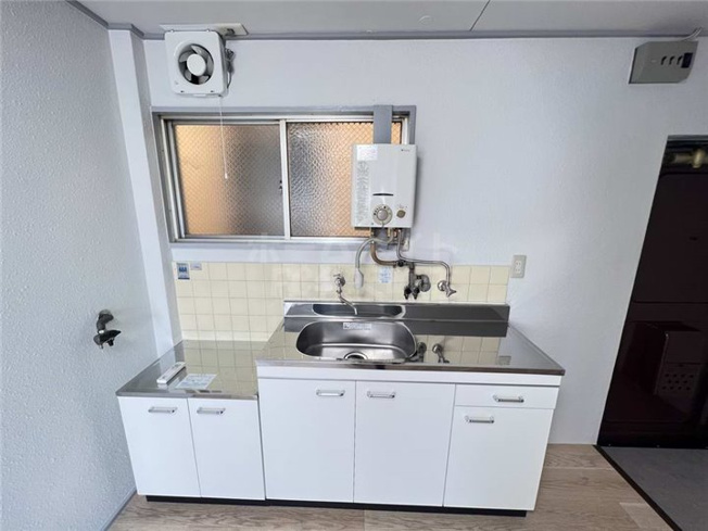 【キッチン】 | 葵コーポ | コンパクトなキッチンで掃除もラクラク